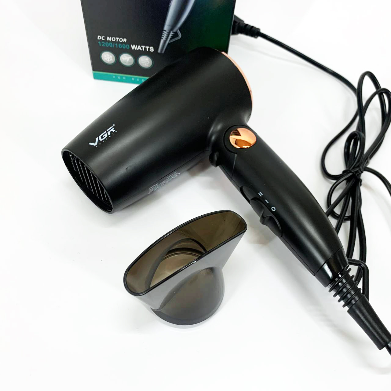 Професійний фен VGR V-439 — компактний, іонізація, 1200–1600 Вт — изображение 5