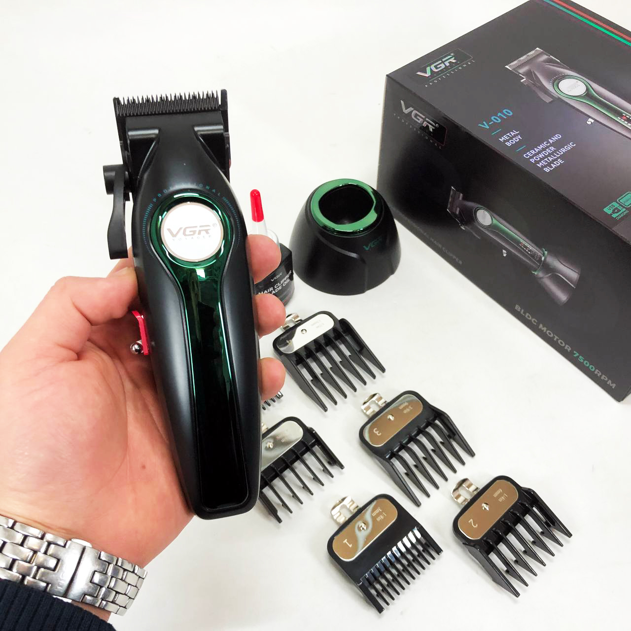 Машинка для стрижки VGR V-010 Professional Metal — до 250 хв автономної роботи — изображение 13