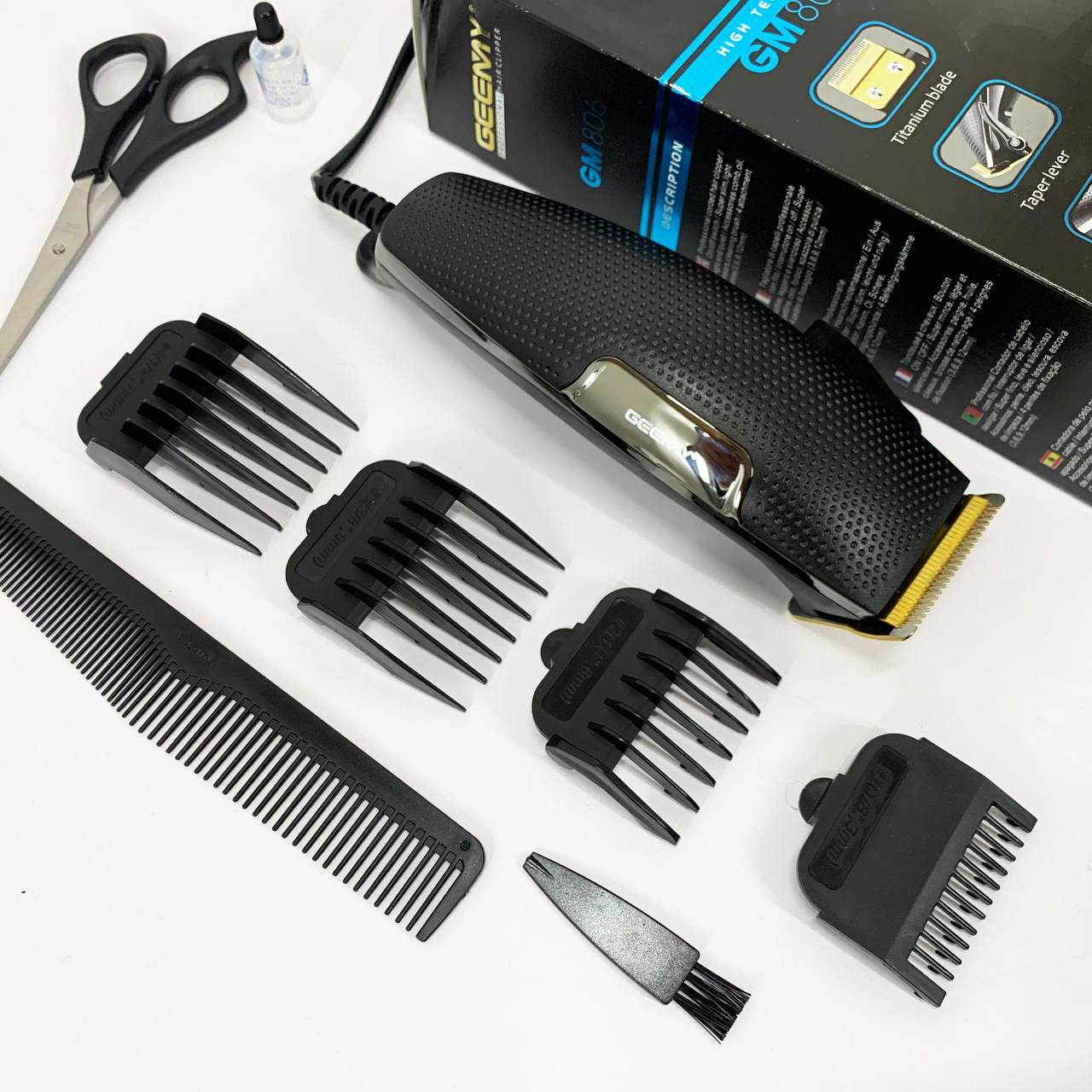 Машинка для стрижки Gemei GM-806 — титанове лезо, 4 насадки