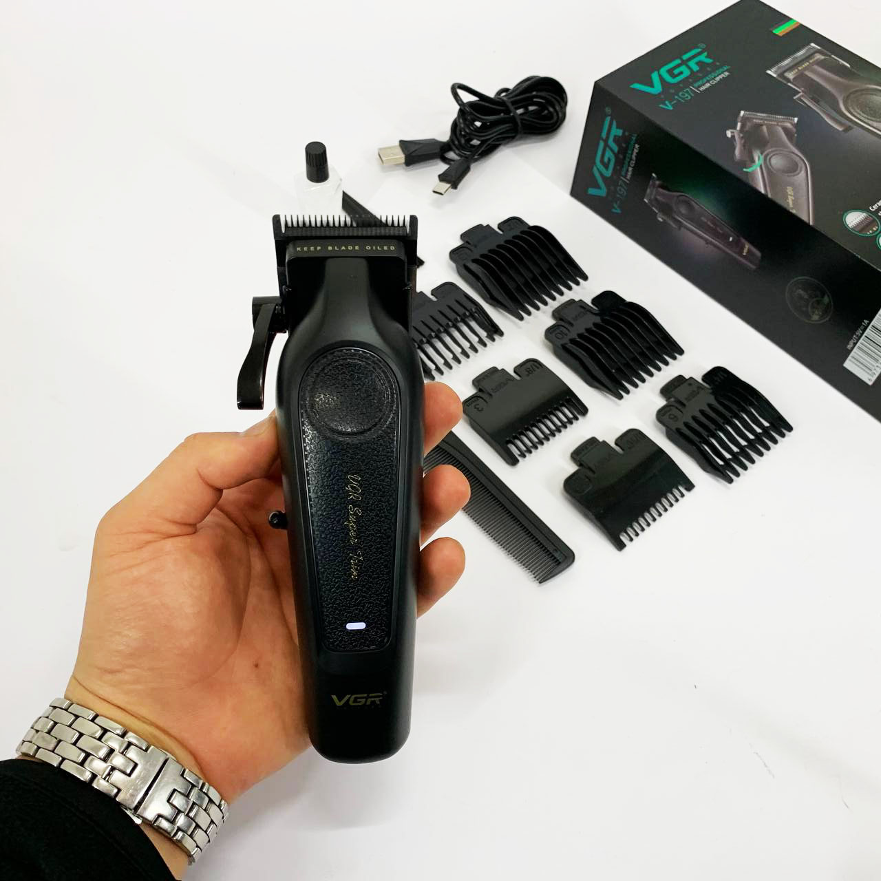 Акумуляторна машинка для стрижки VGR V-197 — до 200 хв автономної роботи, 7 Вт — изображение 11