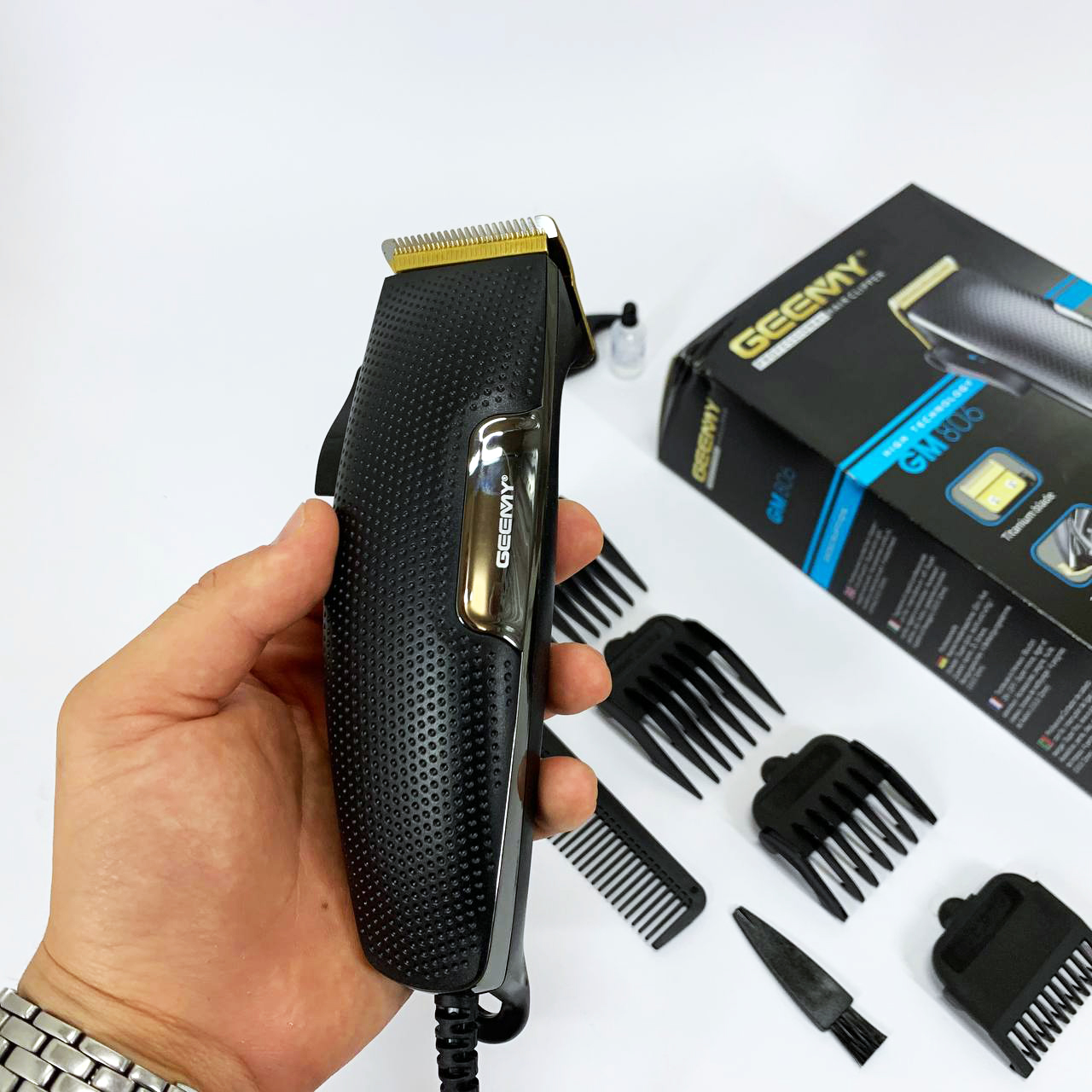 Машинка для стрижки Gemei GM-806 — титанове лезо, 4 насадки — изображение 2
