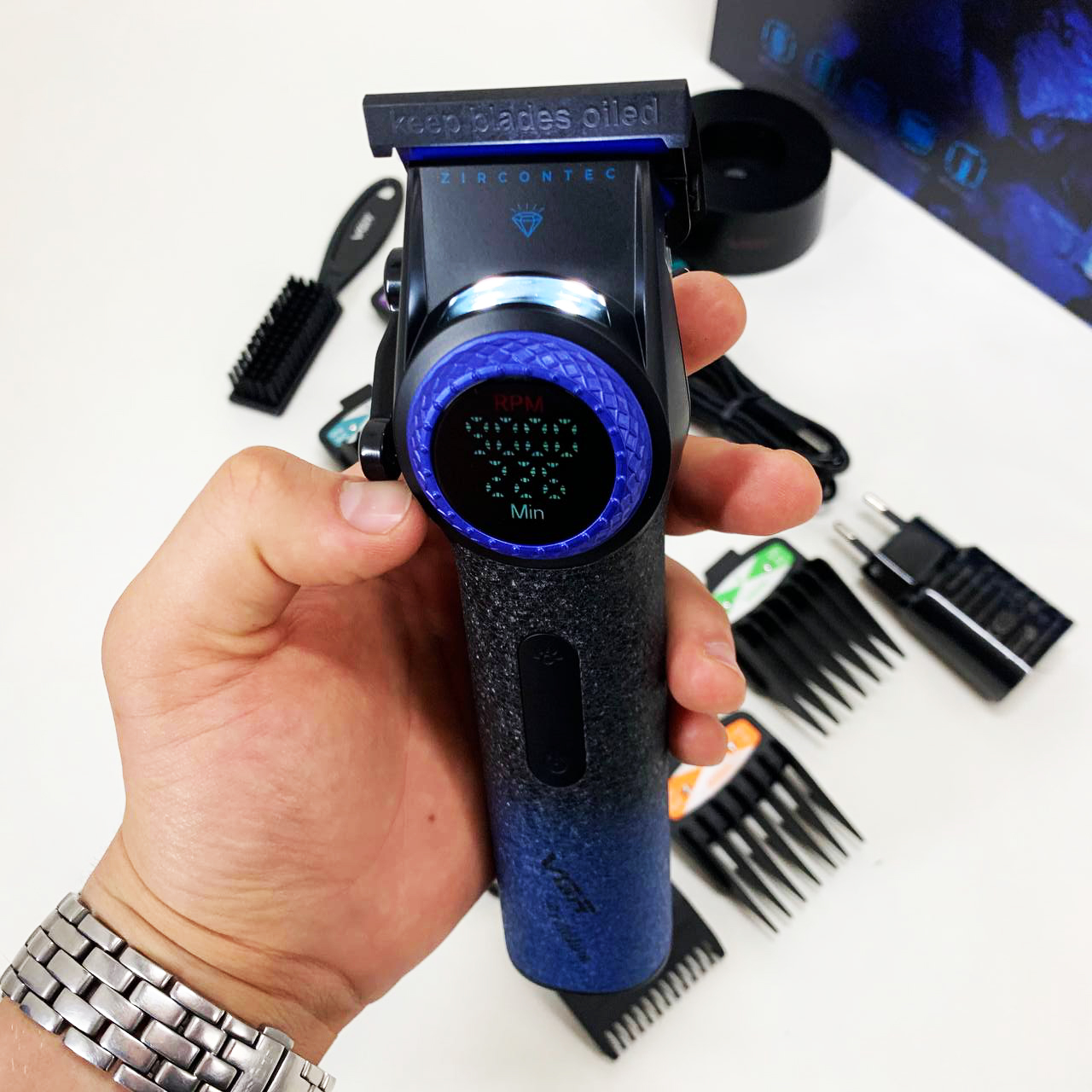 Машинка для стрижки VGR V-001 — до 9000 об/хв, LED-дисплей, 10 насадок — изображение 8