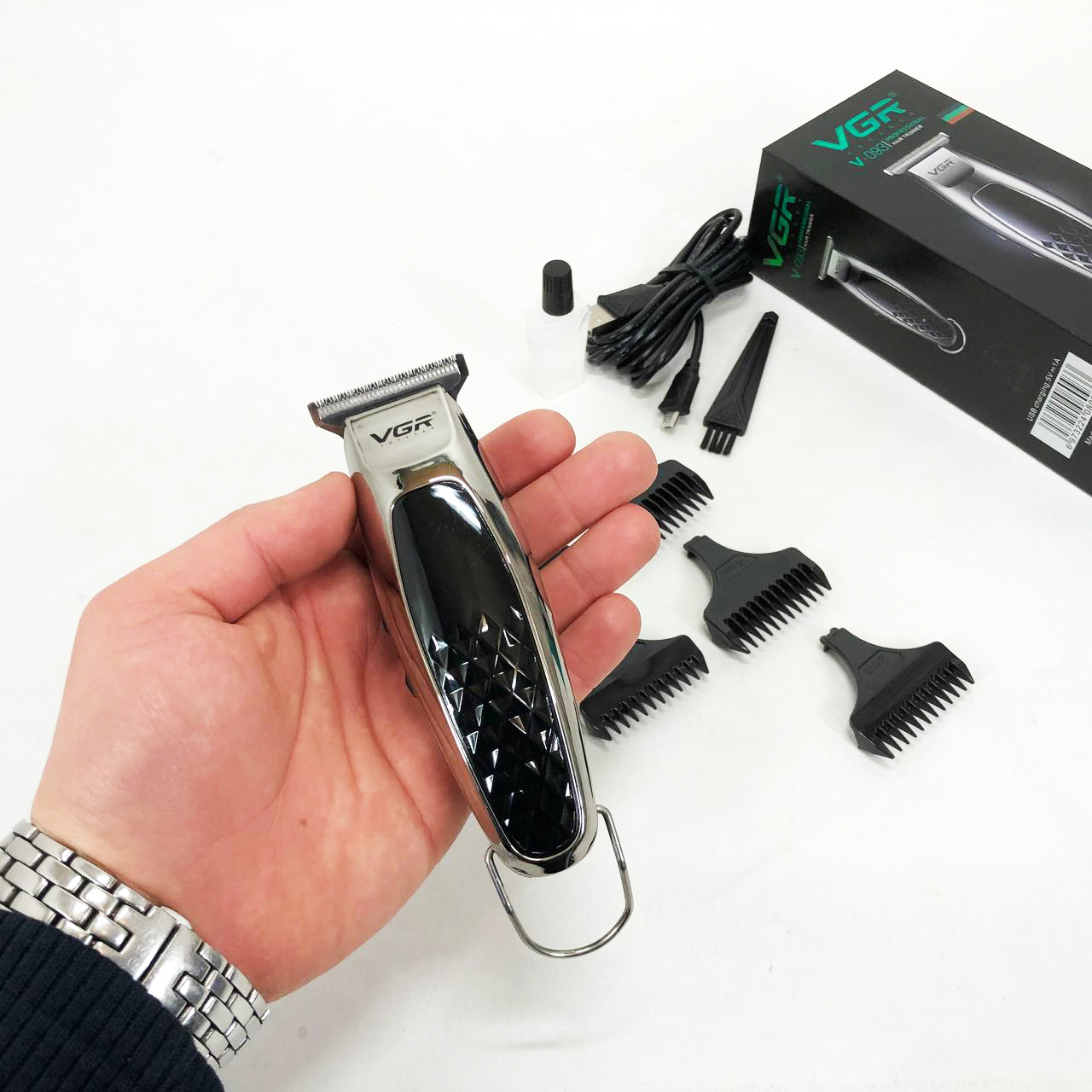Машинка для стрижки VGR V-093 — акумуляторна, LED-дисплей, 5 насадок — изображение 14