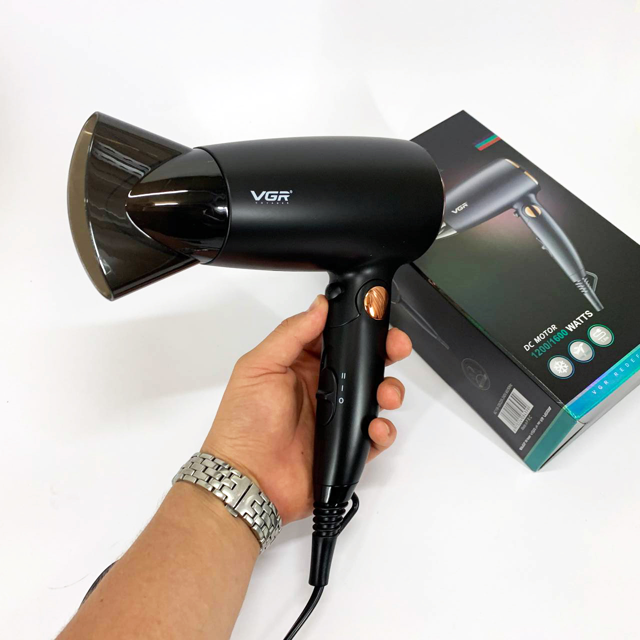 Професійний фен VGR V-439 — компактний, іонізація, 1200–1600 Вт — изображение 9