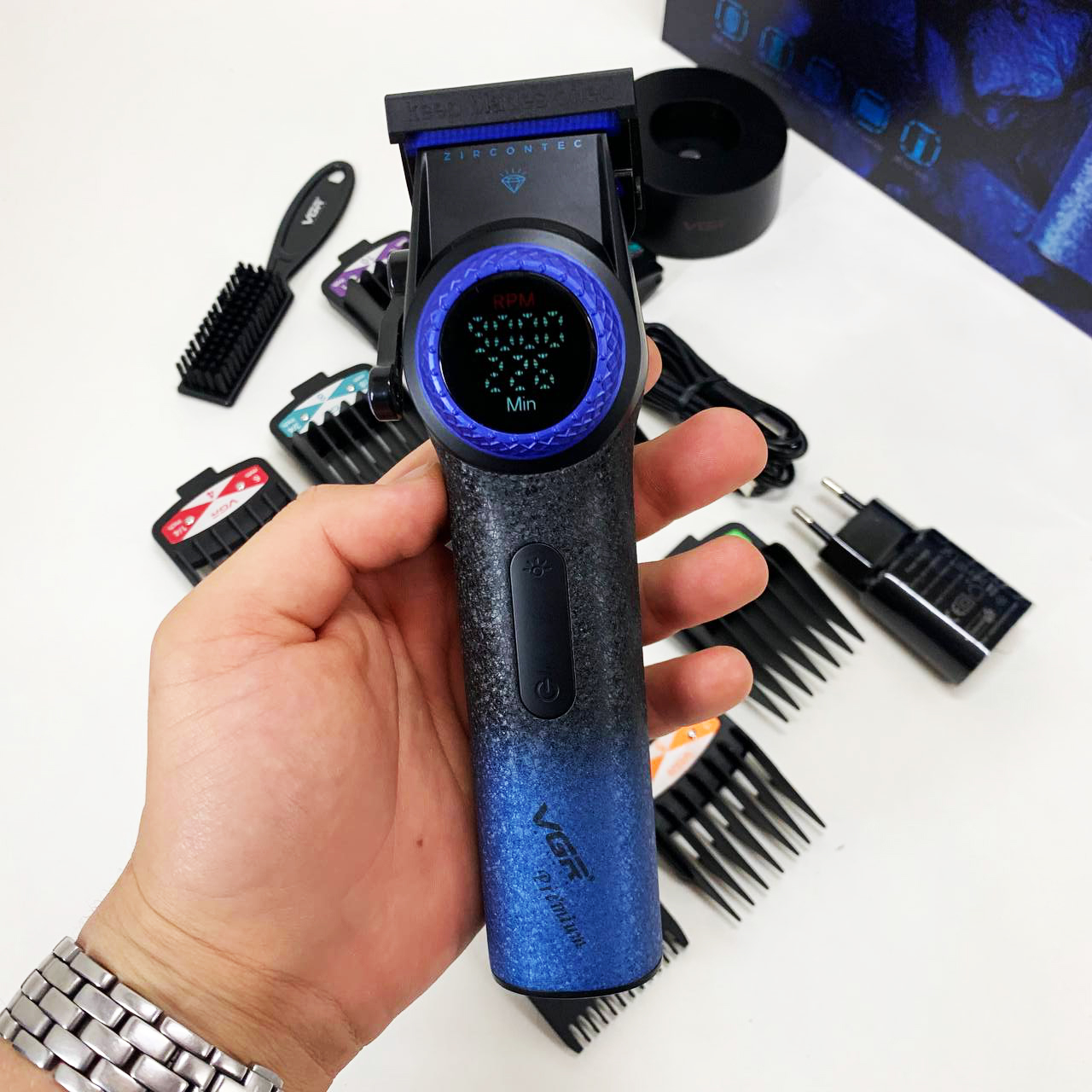 Машинка для стрижки VGR V-001 — до 9000 об/хв, LED-дисплей, 10 насадок — изображение 9