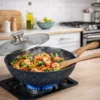 Сковорода WOK Benson BN-490 з мармуровим антипригарним покриттям кришкою та індукційним дном 30 см