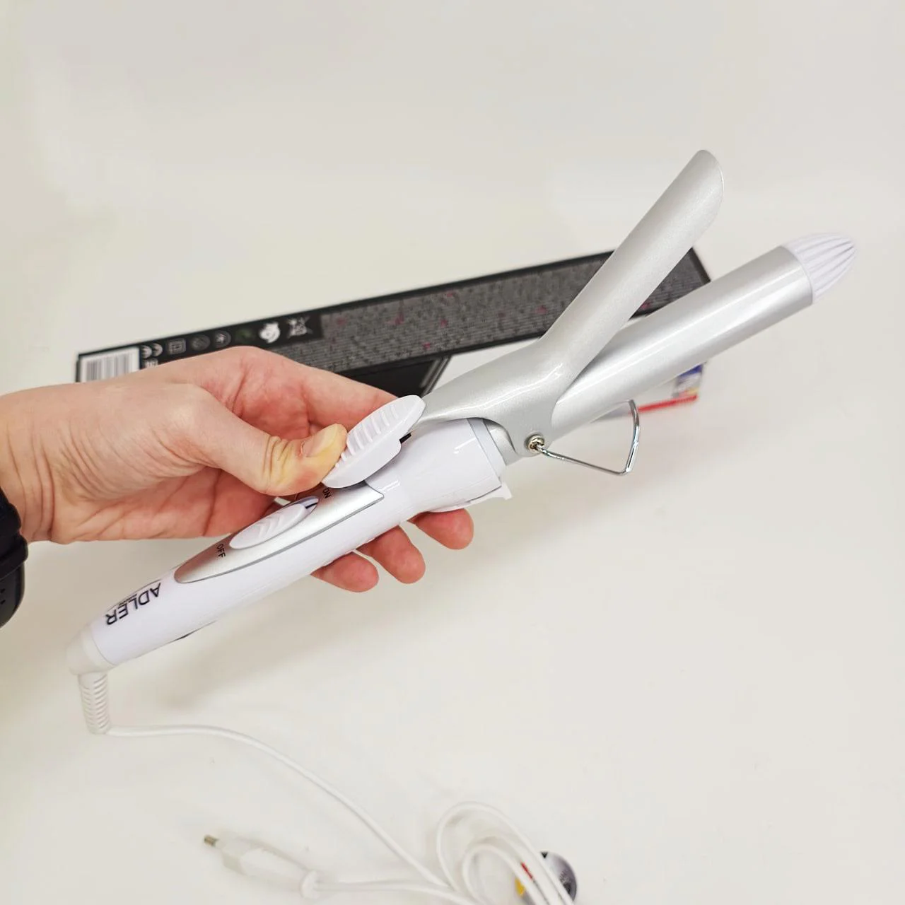 Плойка для волос Adler AD 2106 — комфортне створення локонів з керамічним покриттям - Зображення 4