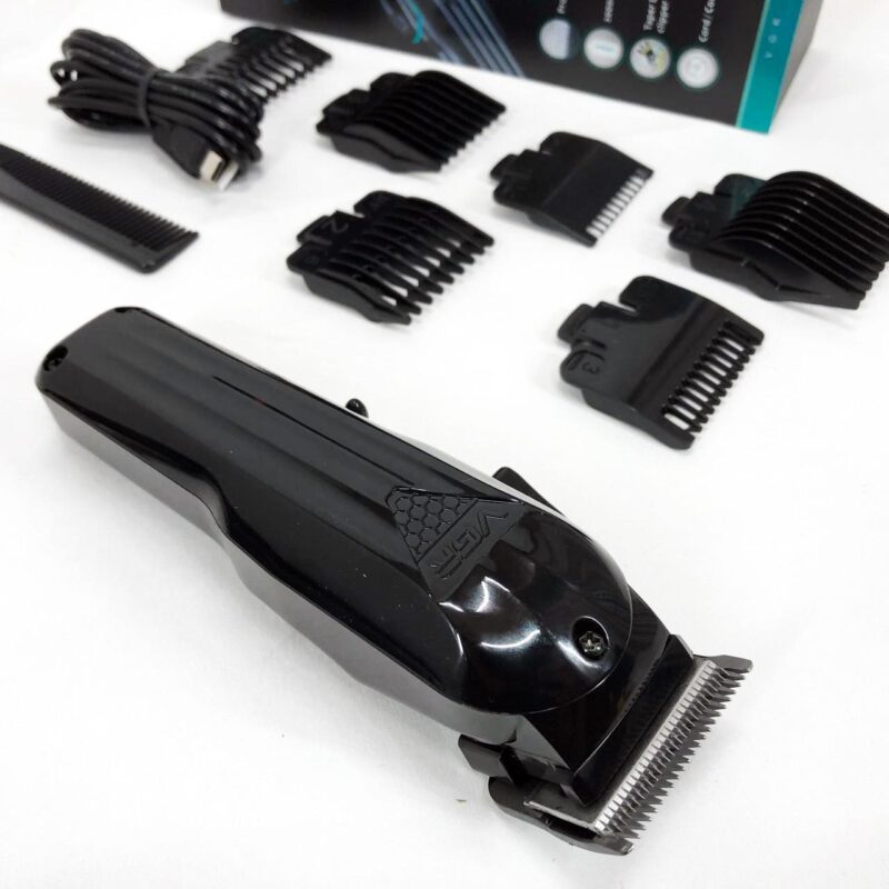 Машинка для стрижки волосся VGR V-282 акумуляторна з професійними ножами та LED-дисплеєм