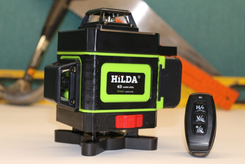 Лазерний рівень HILDA 4D — точність стяжки підлоги з зеленим промінням для професіоналів.