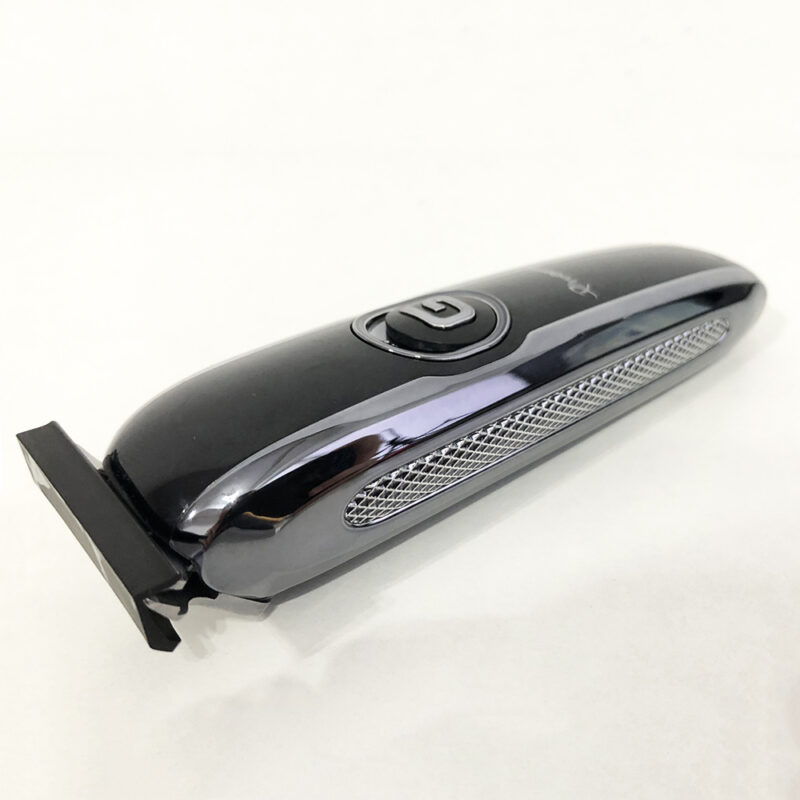 Машинка для стрижки GEMEI GM-6050 — швидке рішення для догляду за волоссям вдома.