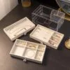 Триярусний акриловий органайзер для ювелірних виробів Скринька для зберігання ювелірних прикрас з трьома висувними ящиками 23.5х13.5х10.5 см
