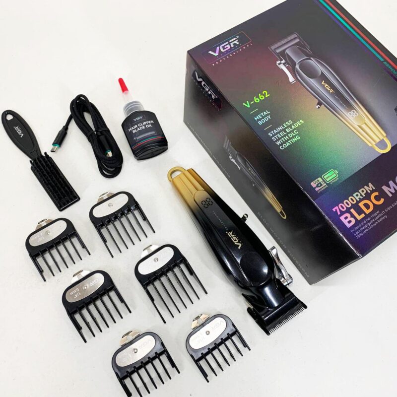 Акумуляторна машинка для стрижки VGR V-662 — свобода рухів та точність стрижки.