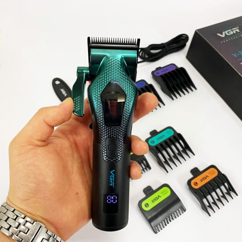 Акумуляторна машинка для стрижки VGR V-271 — потужний інструмент для професіоналів та домашнього використання.