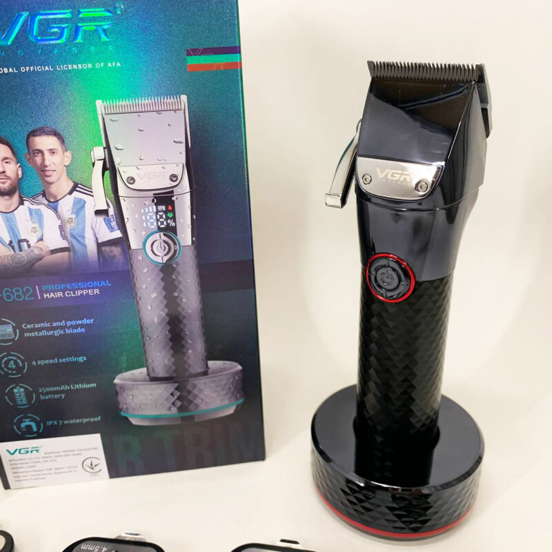 Професійна бездротова машинка для стрижки VGR V-682 RED — ідеальний вибір для точної стрижки