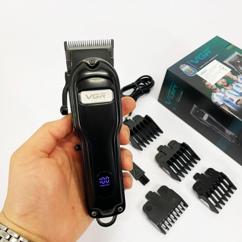 Акумуляторна машинка для стрижки VGR V-251 — потужний інструмент для професійного догляду.
