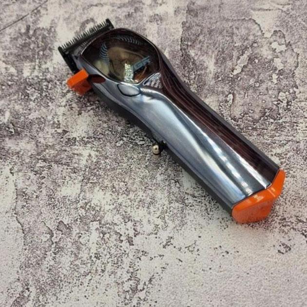 Машинка для стрижки волосся VGR V-647 з акумулятором та насадками для швидкої стрижки вдома.