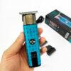 Тример VGR V-943 BLUE — зручний та ефективний догляд за бородою та вусами.