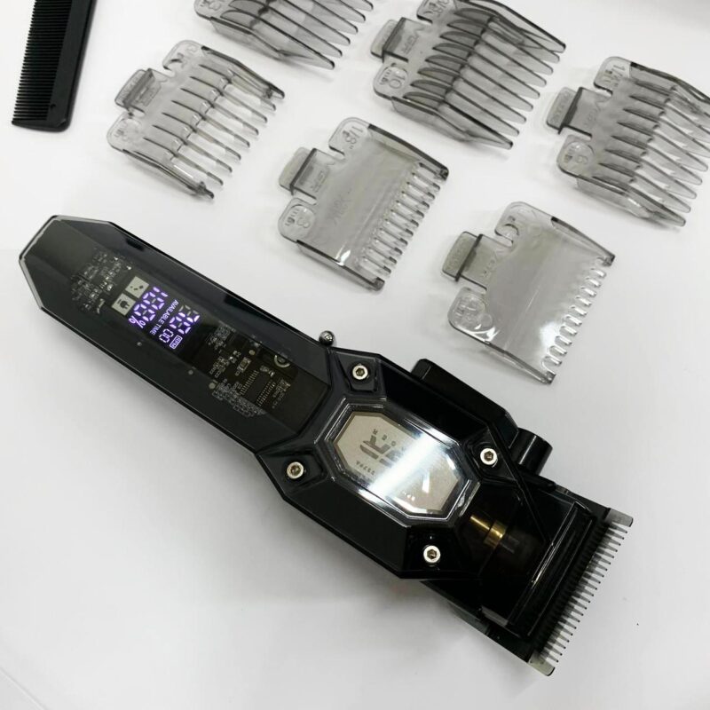 Акумуляторна машинка для стрижки VGR V-600. Потужність і точність для ідеальних зачісок.