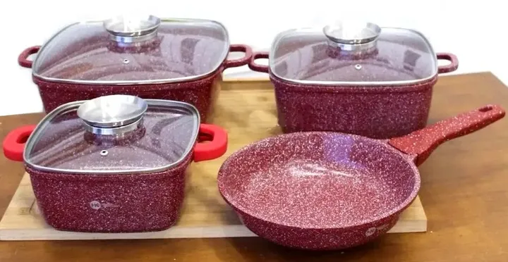 Набір посуду Bellmax Cookware Set BM-132 RED - антипригарний, екологічний, 9 предметів.