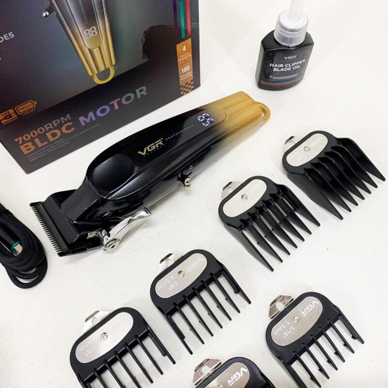 Акумуляторна машинка для стрижки VGR V-662 — свобода рухів та точність стрижки.