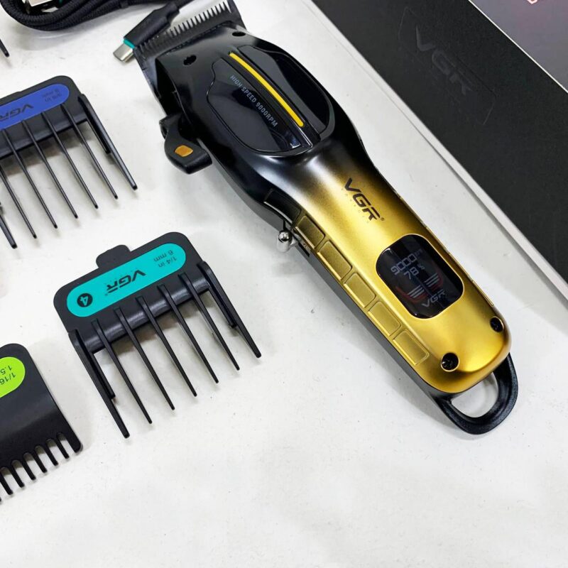 Акумуляторна машинка для стрижки VGR V-026 GOLD з бездротовим використанням для професіоналів та домашніх майстрів