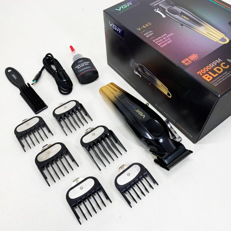 Акумуляторна машинка для стрижки VGR V-662 — свобода рухів та точність стрижки.