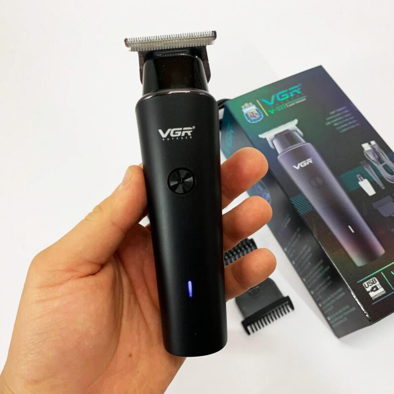 Акумуляторний триммер VGR V-933 — свобода стрижки в будь-яких умовах.