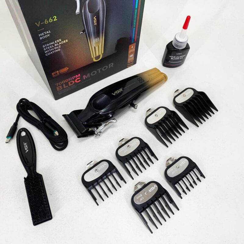 Акумуляторна машинка для стрижки VGR V-662 — свобода рухів та точність стрижки.