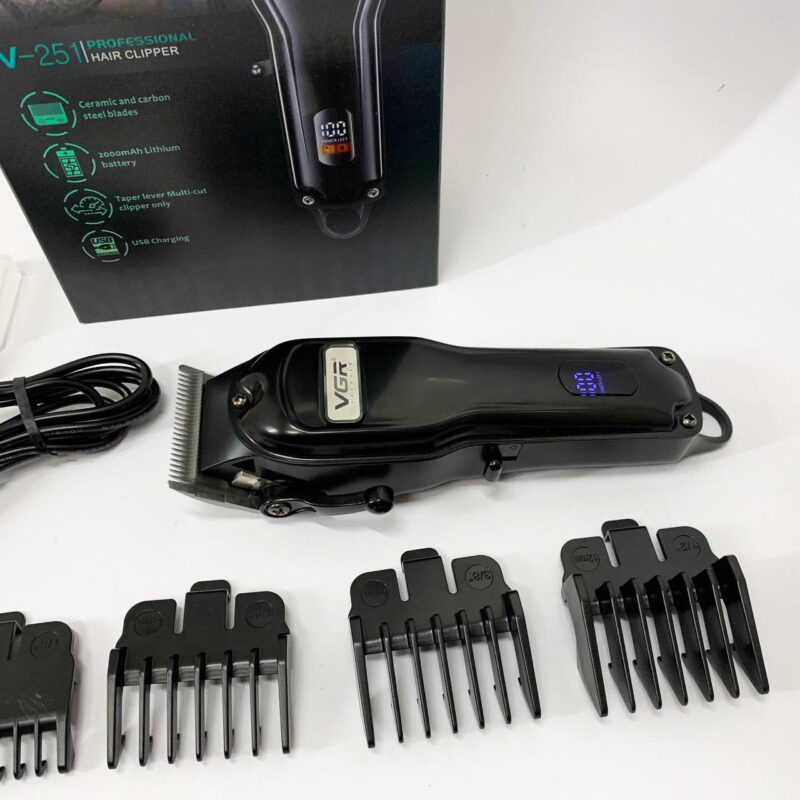 Акумуляторна машинка для стрижки VGR V-251 — потужний інструмент для професійного догляду.