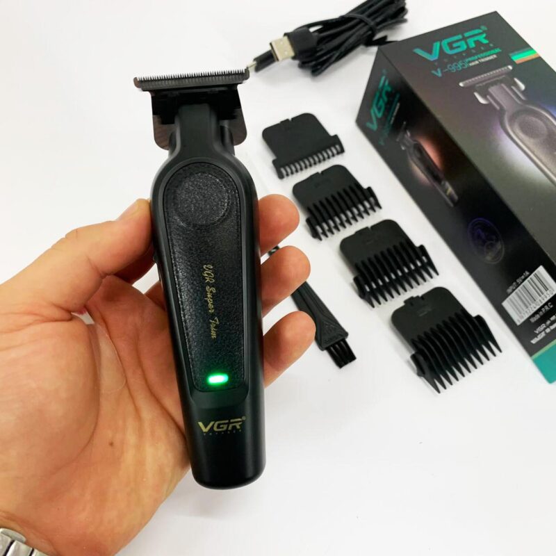 Акумуляторна машинка для стрижки VGR V-995 — ідеальна стрижка без зусиль у домашніх умовах.